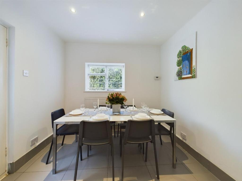 Luxury 4-Bedroom Modern Flat In Central London Steps From Station, Sleeps 9 In Style! Zimmer foto