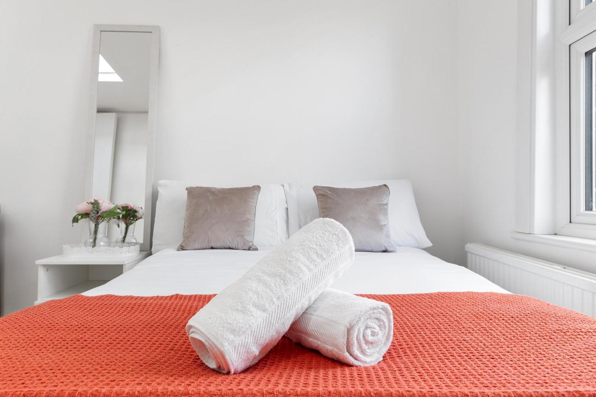 Luxury 4-Bedroom Modern Flat In Central London Steps From Station, Sleeps 9 In Style! Exterior foto