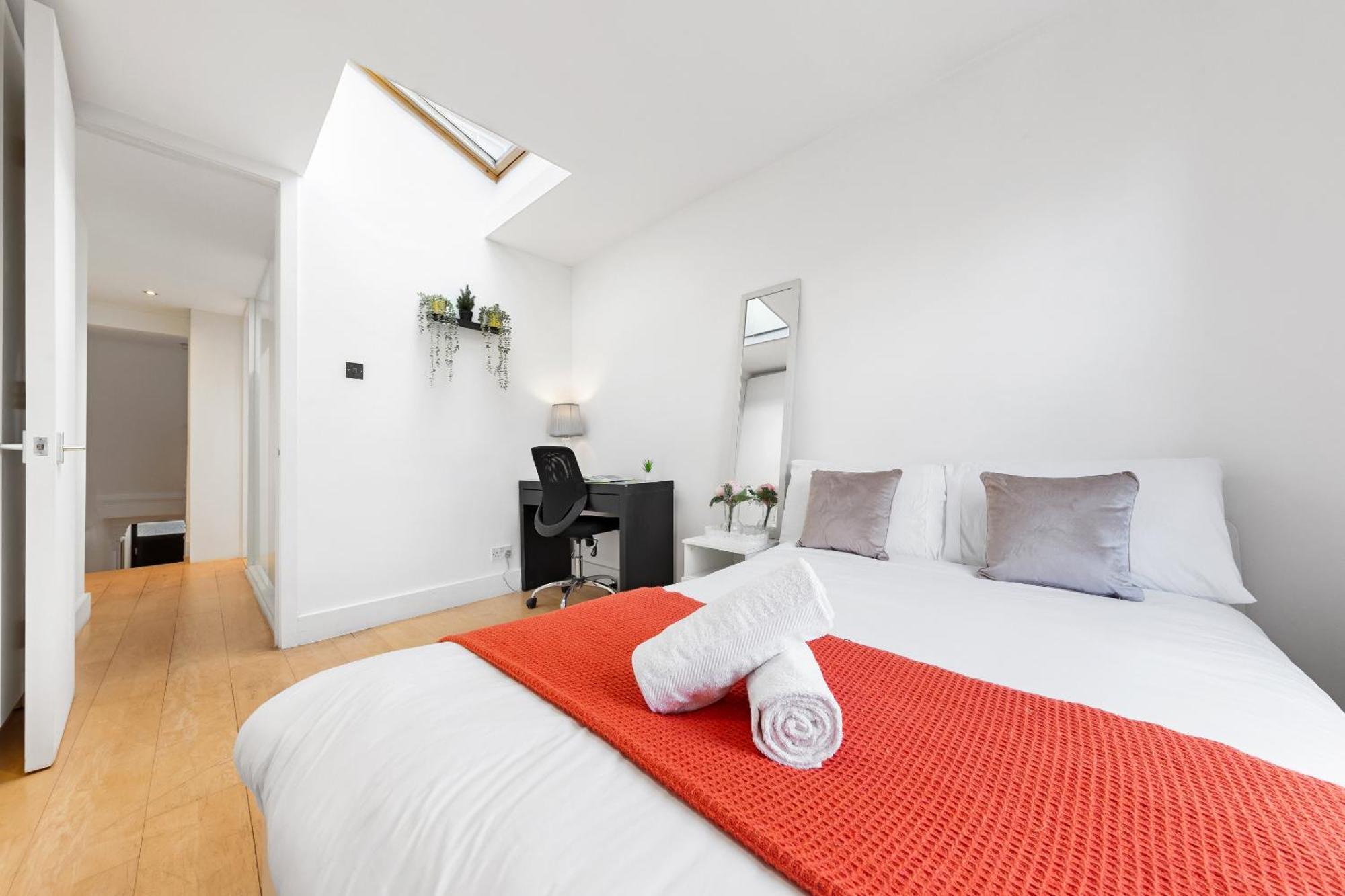 Luxury 4-Bedroom Modern Flat In Central London Steps From Station, Sleeps 9 In Style! Exterior foto